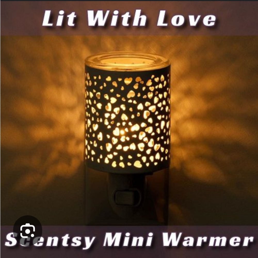 Lit With Love Scentsy mini warmer new in box never used